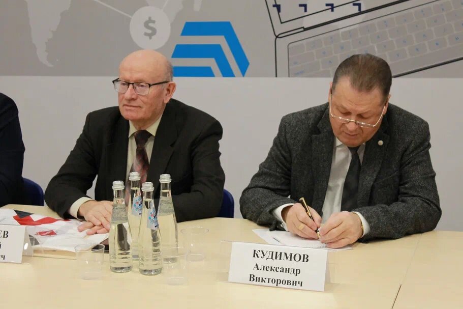 20 декабря 2023 года Президент "Содружества выпускников аспирантуры ВШ КГБ СССР адъюнктуры Академии ФСБ РФ" Кудимов Александр Викторович принял участие в итоговом заседании Союза криминалистов и криминологов — фотография 2
