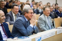 20 ноября 2017 года Президент «Содружества выпускников Аспирантуры ВШ КГБ СССР – Адъюнктуры ФСБ РФ Кудимов Александр Викторович принял участие в презентации биографии Александра Сухарева — генерального прокурора СССР — фотография 3