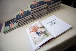 20 ноября 2017 года Президент «Содружества выпускников Аспирантуры ВШ КГБ СССР – Адъюнктуры ФСБ РФ Кудимов Александр Викторович принял участие в презентации биографии Александра Сухарева — генерального прокурора СССР — фотография 6