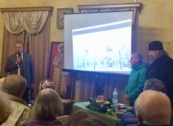 22 октября 2017 года Президент «Содружества выпускников Аспирантуры ВШ КГБ СССР – Адъюнктуры ФСБ РФ Кудимов Александр Викторович поздравил настоятеля Храм во имя святителя Николы Чудотворца на Берсеневке Игумена Кирилла с юбилеем — фотография 4